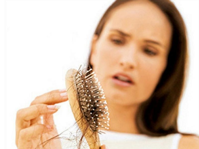 Caduta dei capelli stagionale: informazioni e consigli